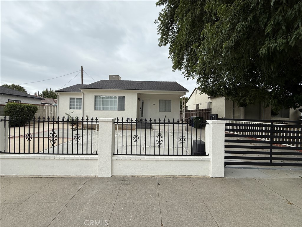 17845 Victory Blvd. Property Photo 43