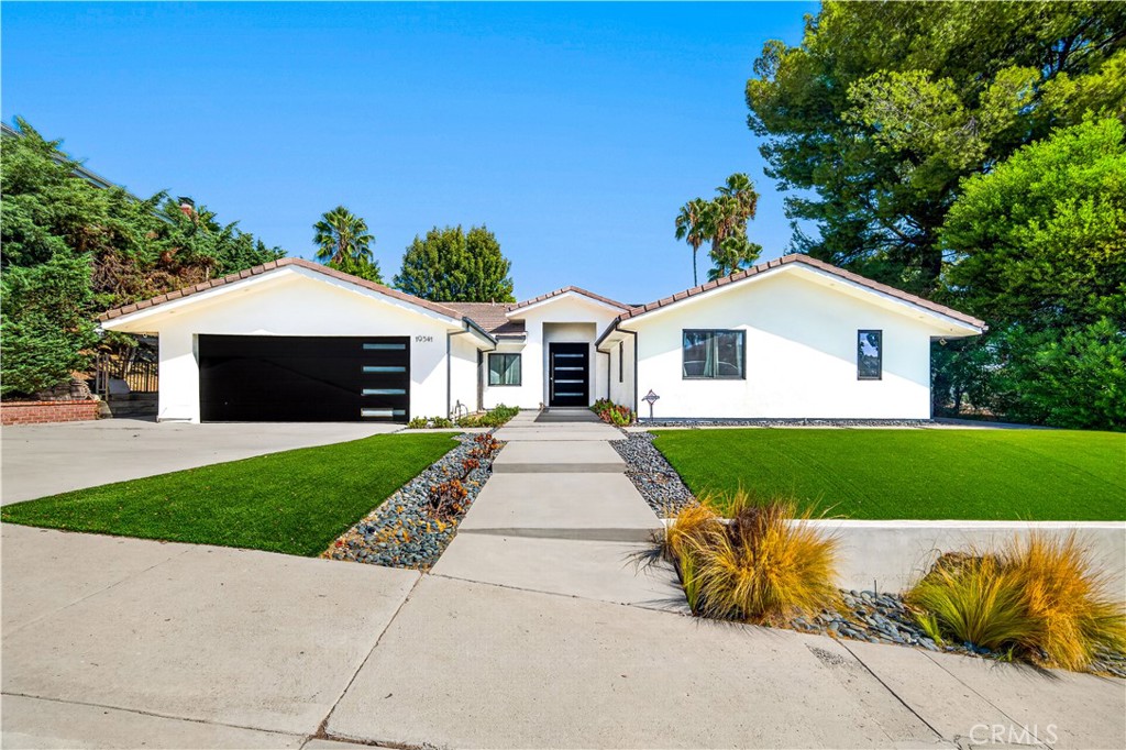 19541 Greenbriar Drive Property Photo 2