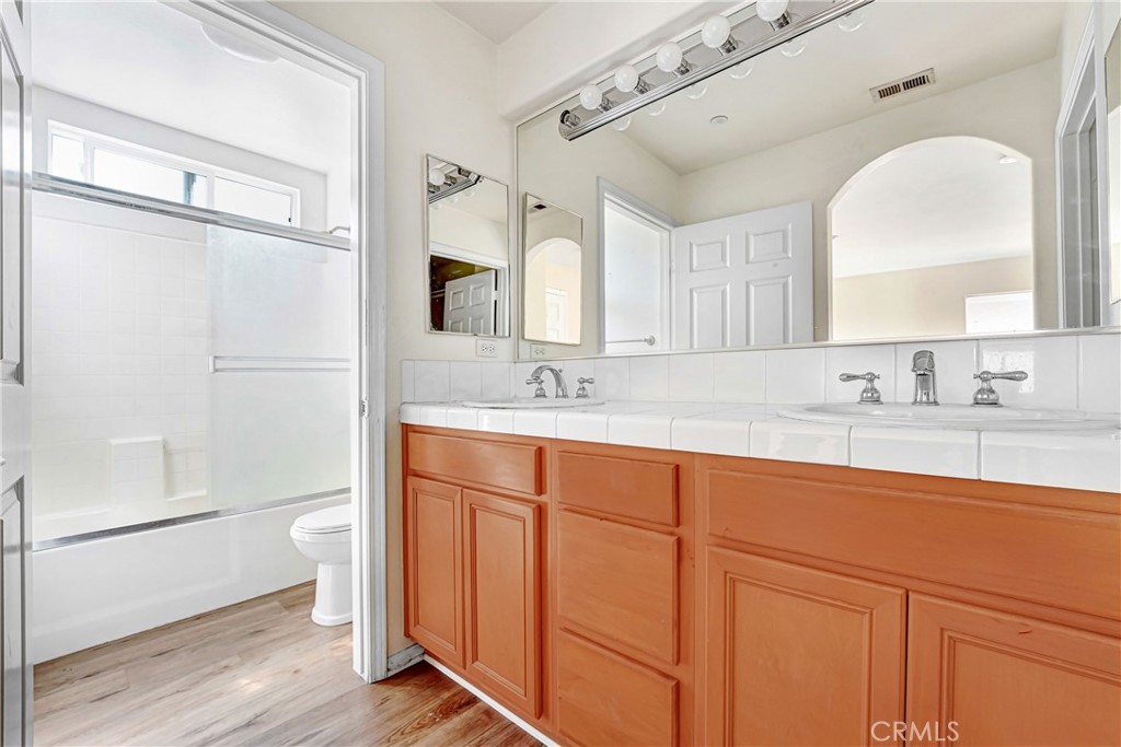 9315 Burnet Ave 117 Property Photo 11