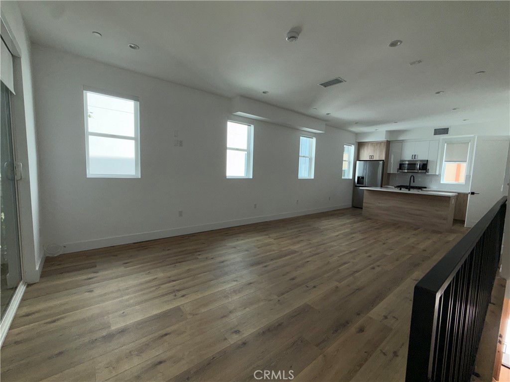 5042 Laurel Canyon Boulevard Property Photo 3