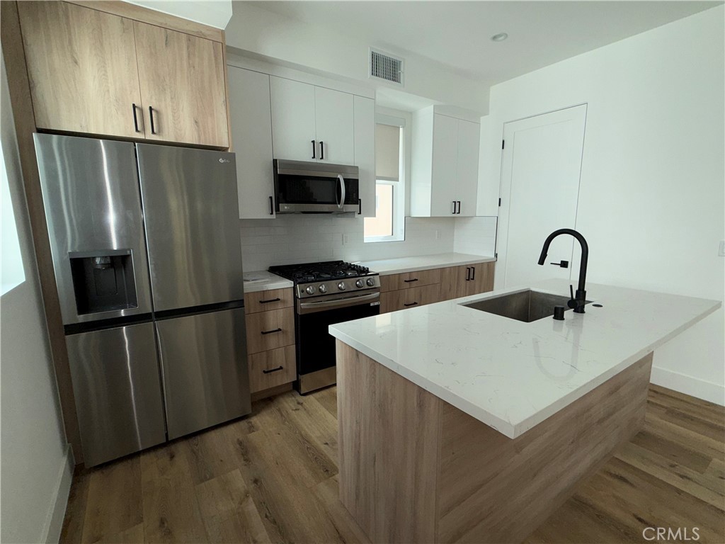 5042 Laurel Canyon Boulevard Property Photo 5