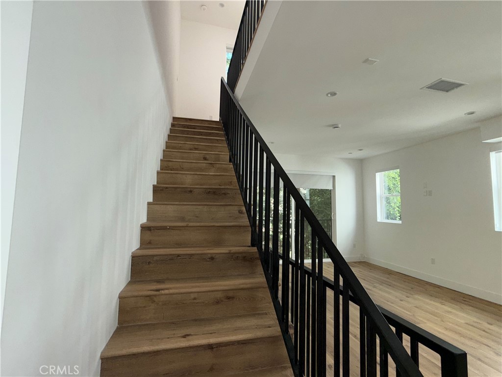 5042 Laurel Canyon Boulevard Property Photo 9
