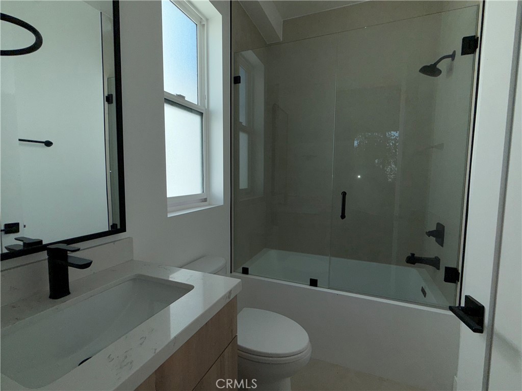 5042 Laurel Canyon Boulevard Property Photo 12