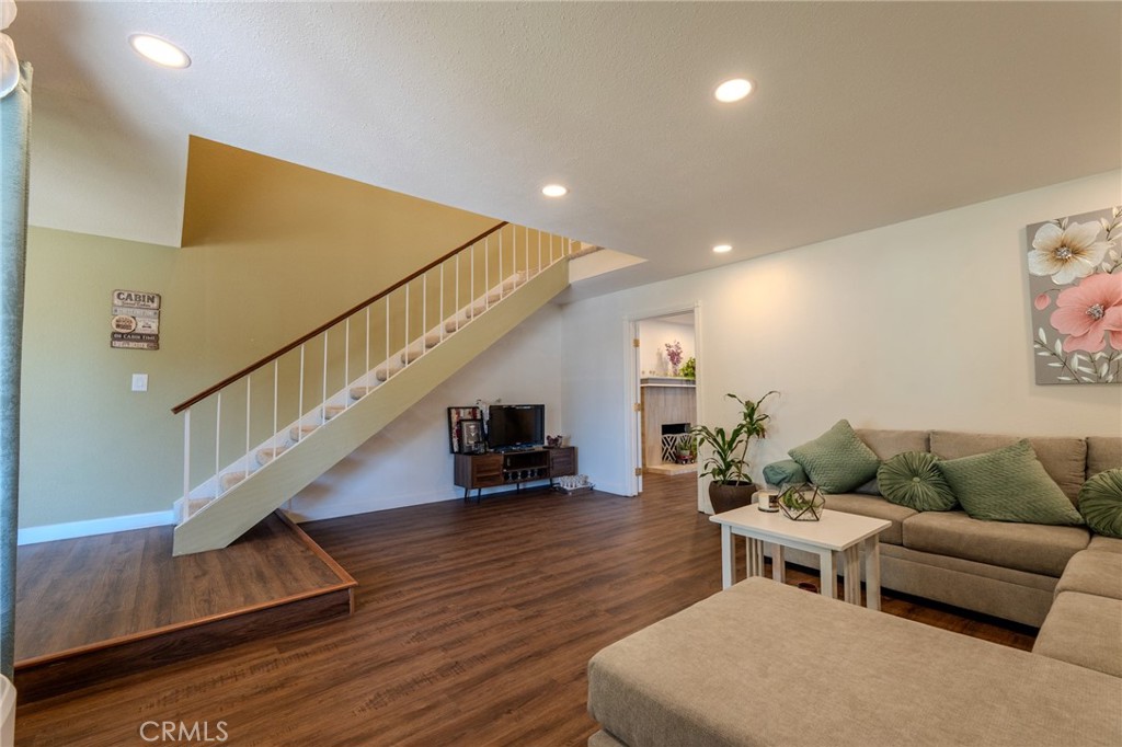 1665 N Fillmore Ave Property Photo 10