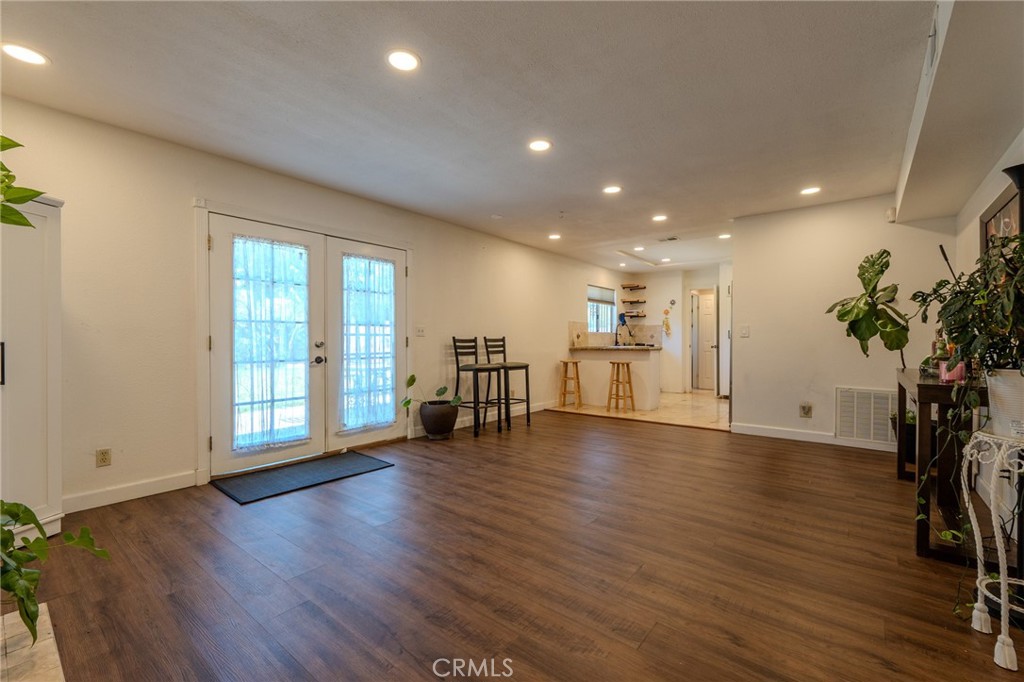 1665 N Fillmore Ave Property Photo 12