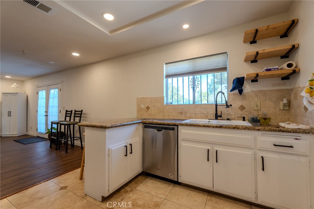 1665 N Fillmore Ave Property Photo 15