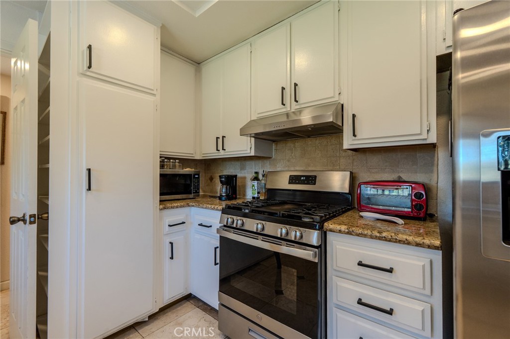 1665 N Fillmore Ave Property Photo 16