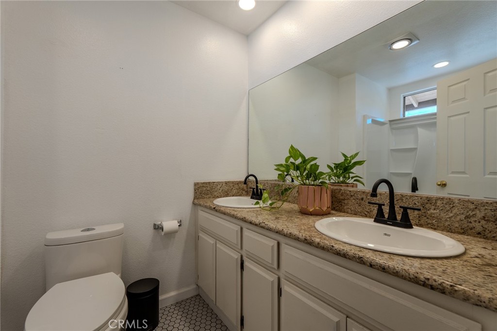 1665 N Fillmore Ave Property Photo 39