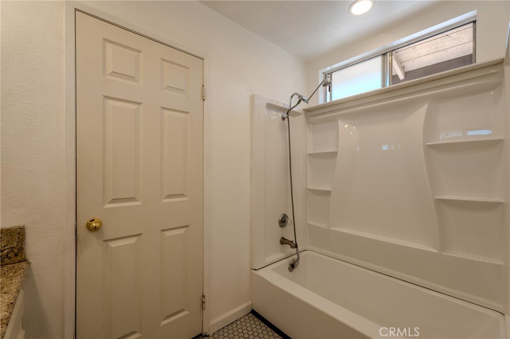1665 N Fillmore Ave Property Photo 41
