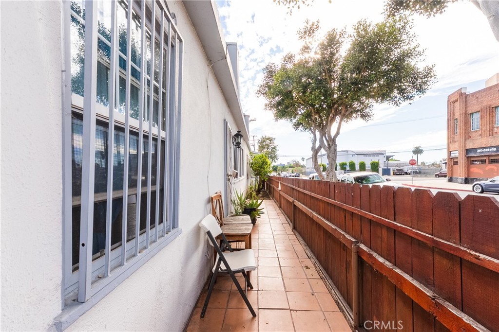 707 E 65th Property Photo 15