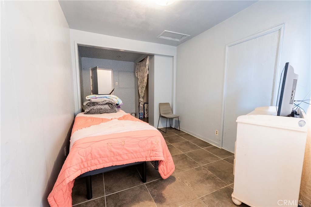 707 E 65th Property Photo 18