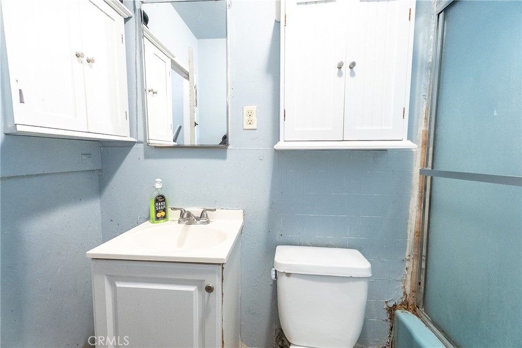 707 E 65th Property Photo 19