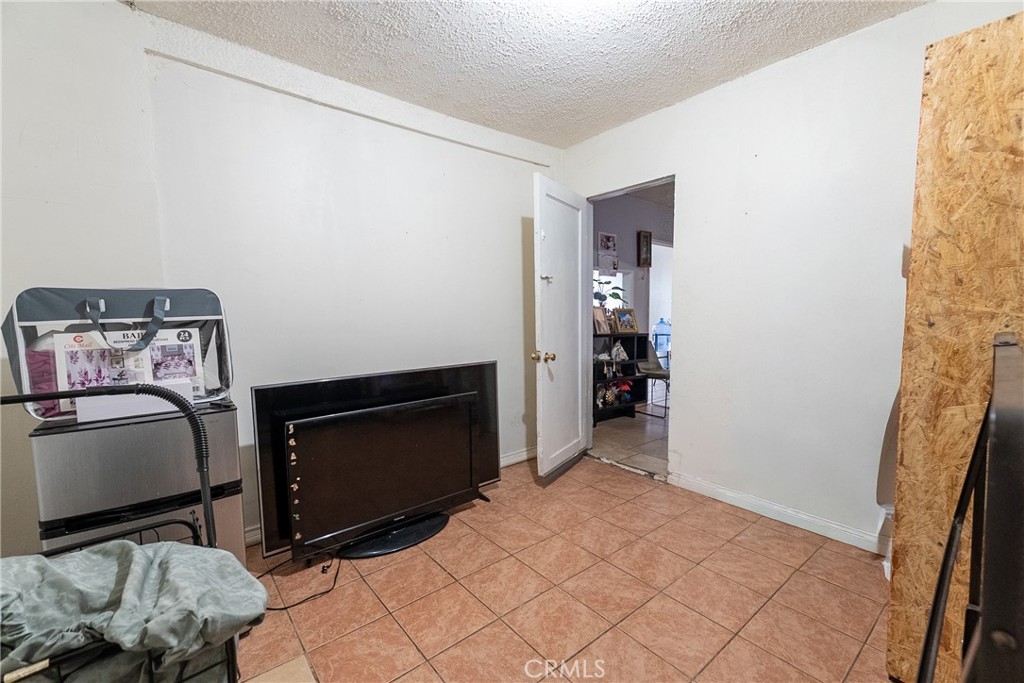 707 E 65th Property Photo 21