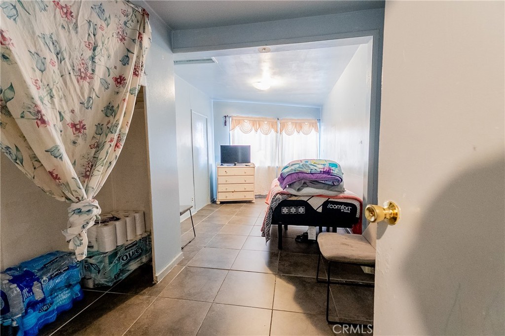 707 E 65th Property Photo 22