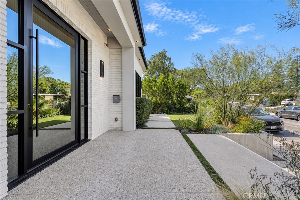 4050 Contera Road Property Photo 2