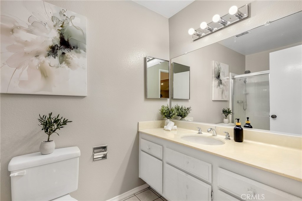 6021 Lindley Avenue 12 Property Photo 10