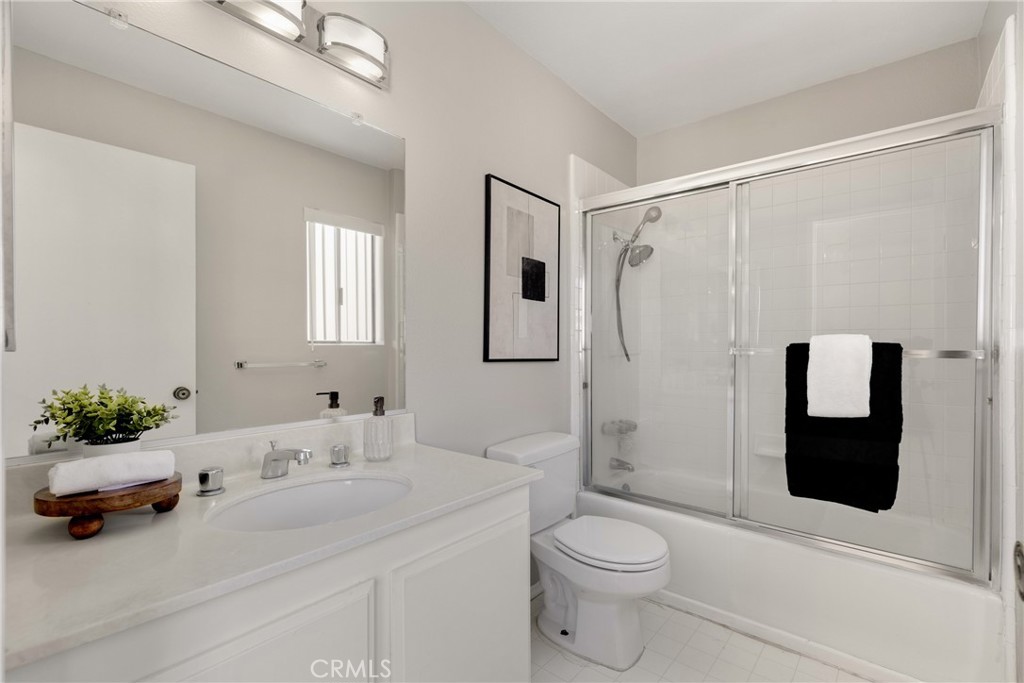 6021 Lindley Avenue 12 Property Photo 11