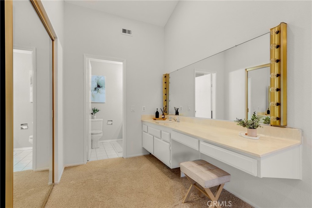 6021 Lindley Avenue 12 Property Photo 21