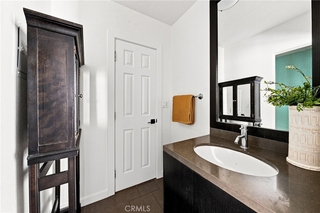 141 S Clark Drive 422 Property Photo 9