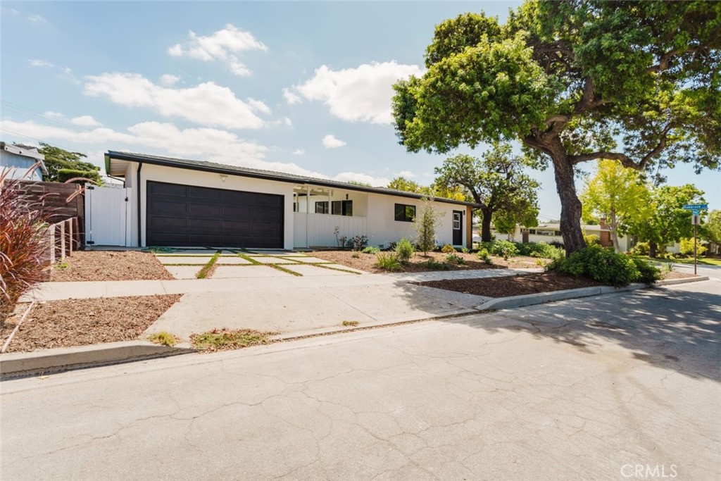 6021 E Oakbrook Street Property Photo 1
