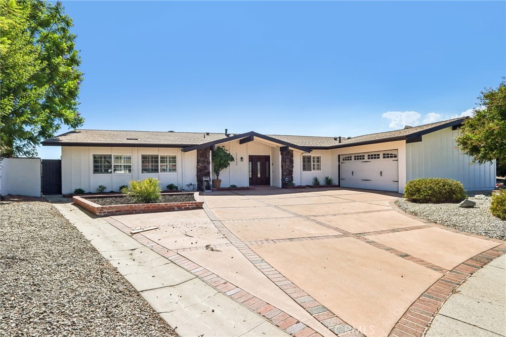 11535 Encino Avenue Property Photo 1