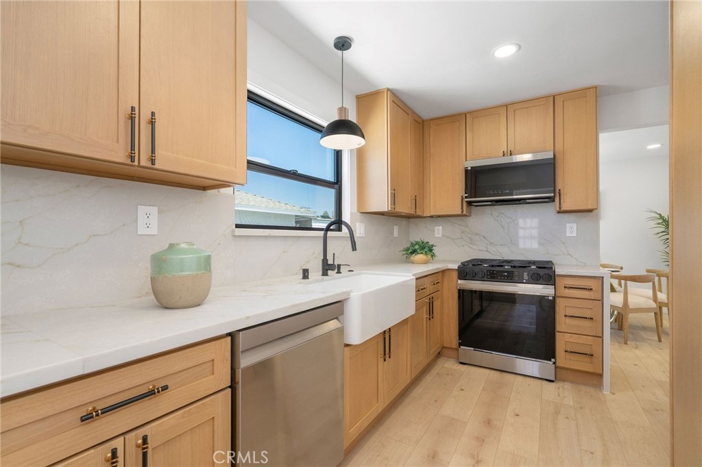 17200 Lanark Street Property Photo 6