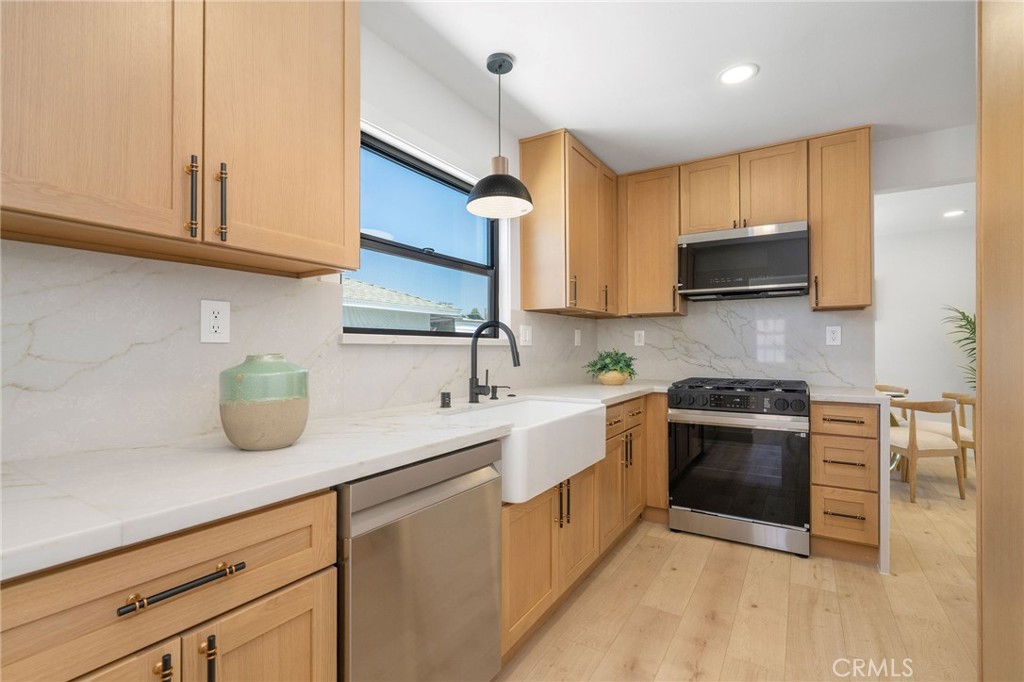 17200 Lanark Street Property Photo 6