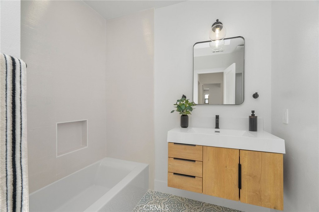 17200 Lanark Street Property Photo 16
