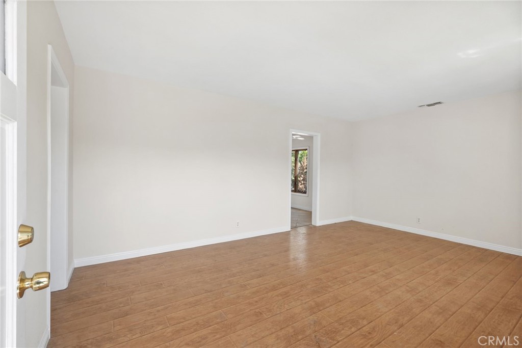 15115 Leadwell Street Property Photo 2