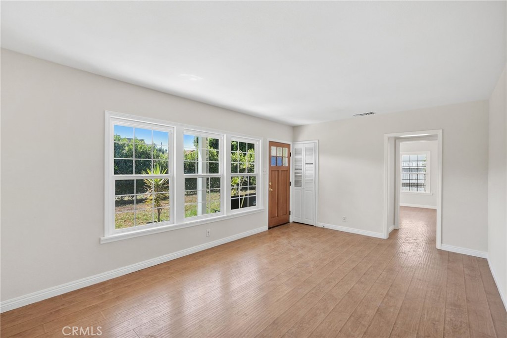 15115 Leadwell Street Property Photo 5