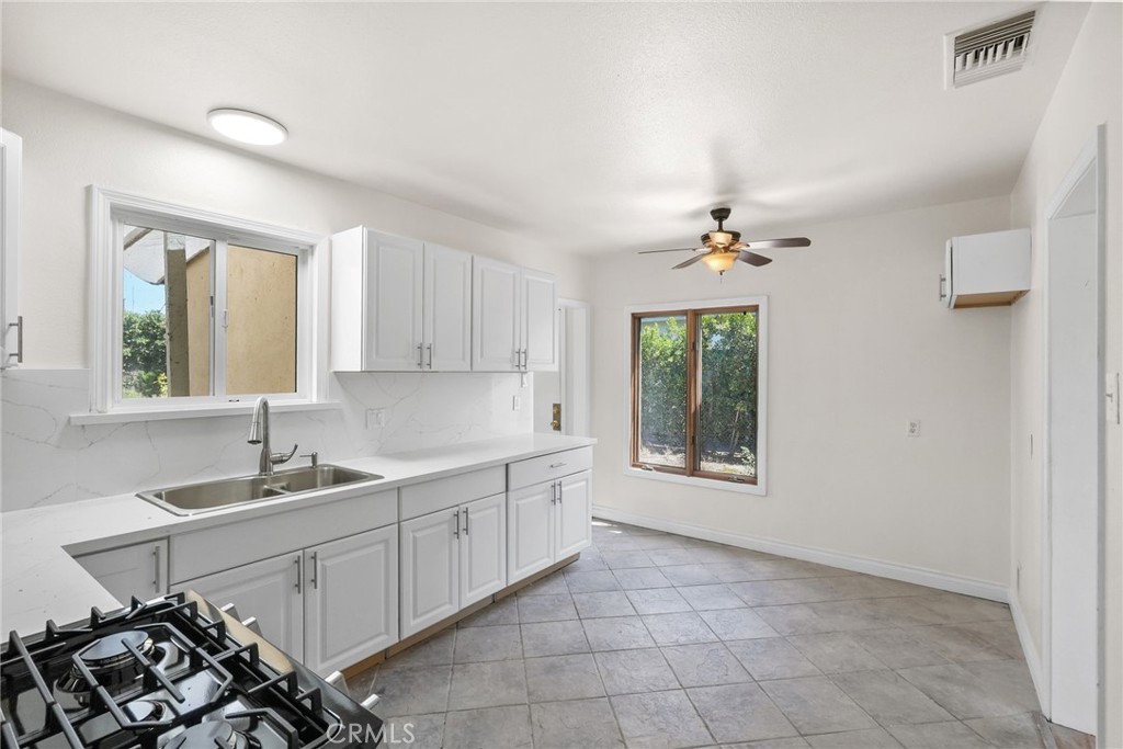 15115 Leadwell Street Property Photo 9