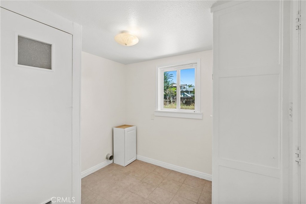 15115 Leadwell Street Property Photo 10
