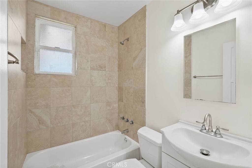 15115 Leadwell Street Property Photo 22