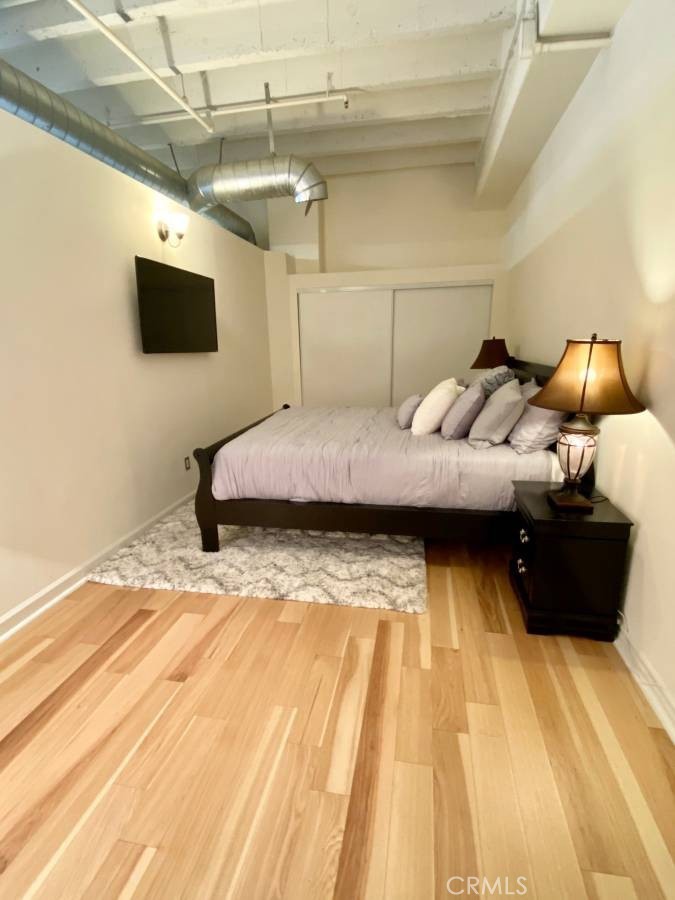 312 W 5th Street 202 Property Photo 2