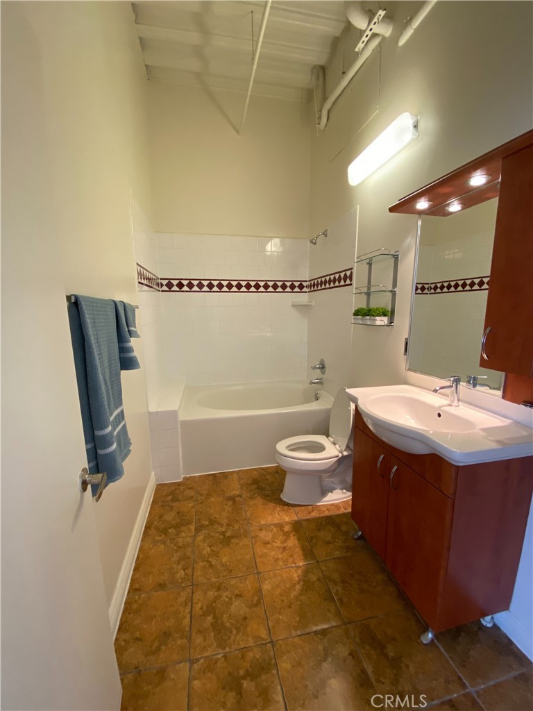312 W 5th Street 202 Property Photo 15