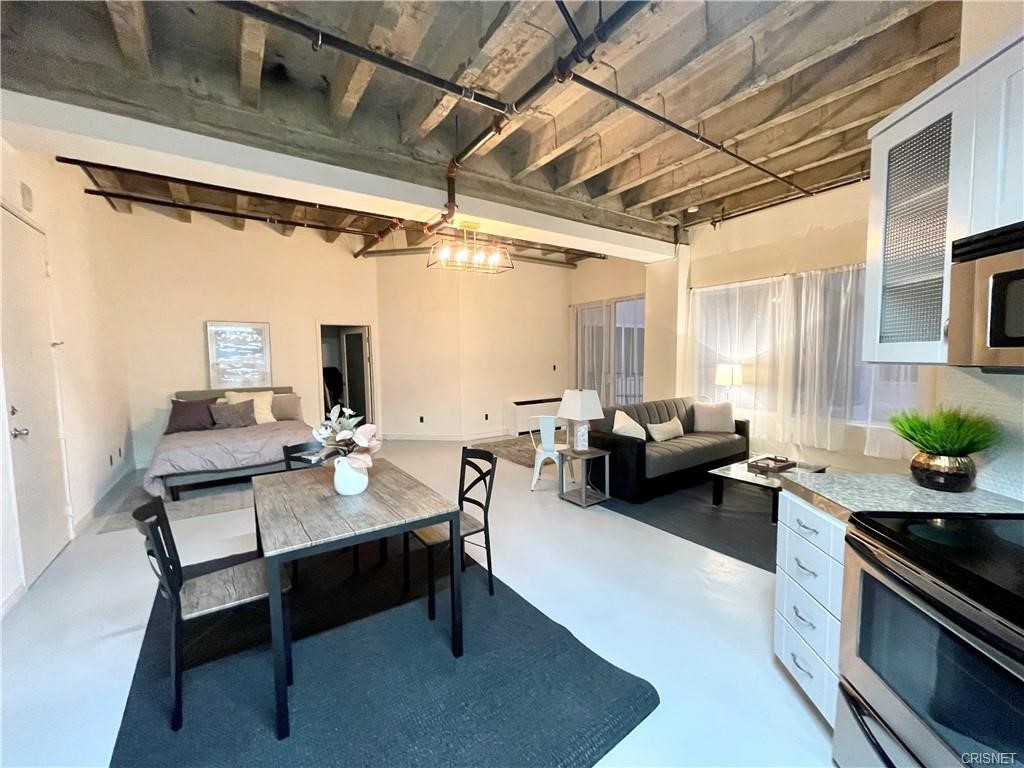 312 W 5th Street 609 Property Photo 1