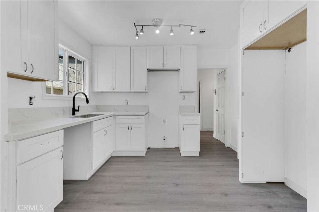 8101 Lemona Property Photo 9
