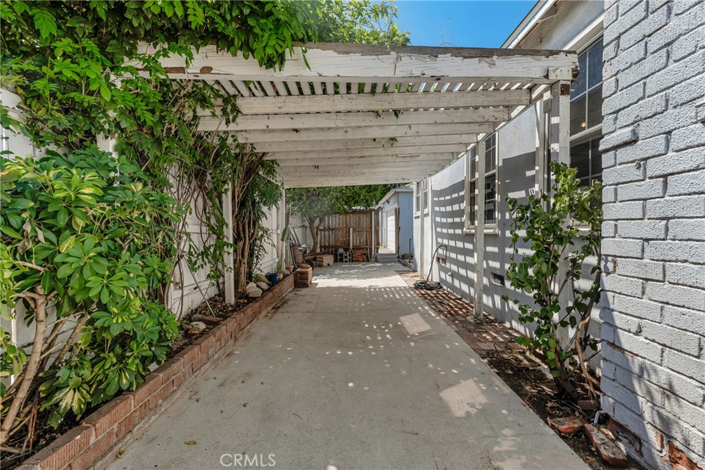 8101 Lemona Property Photo 26