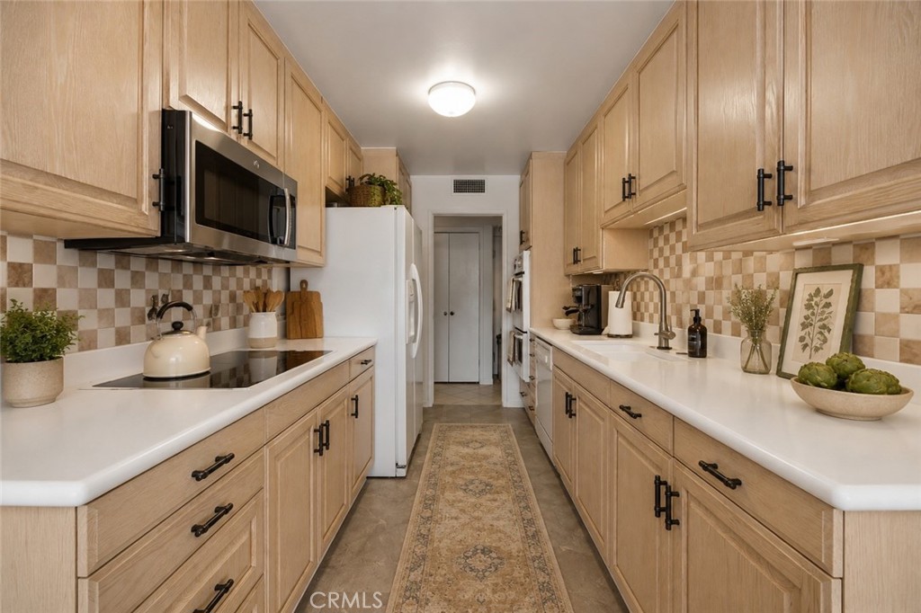 14141 Dickens 312 Property Photo 6