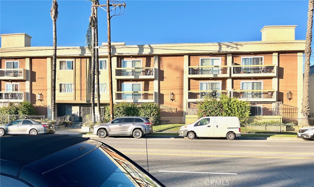 20327 Saticoy 304 Property Photo 1