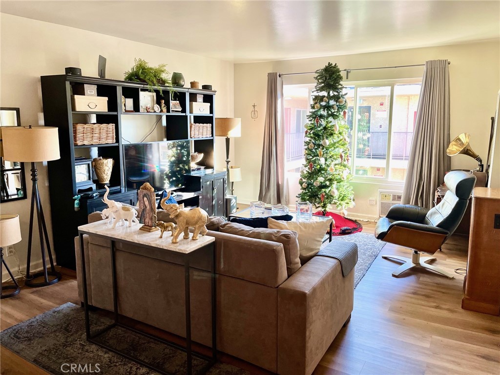 20327 Saticoy 304 Property Photo 2