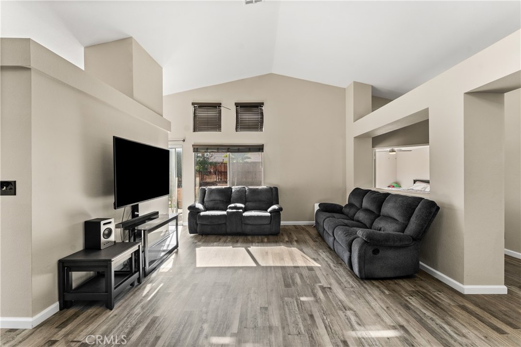 44257 Tahoe Way Property Photo 4