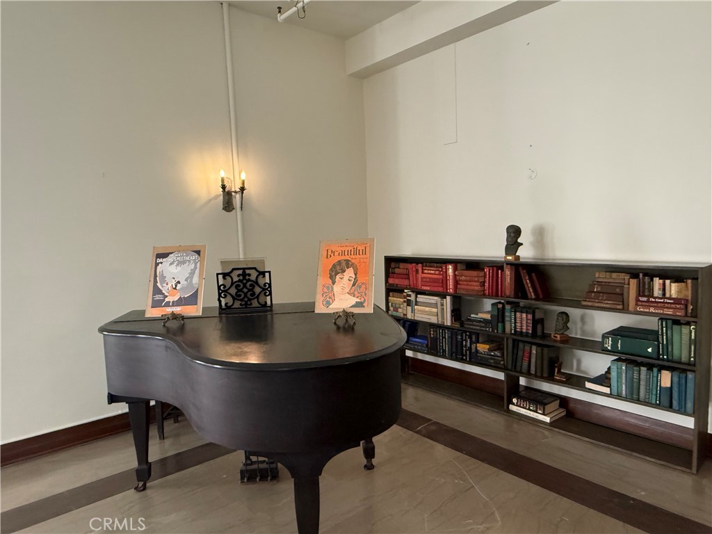 2121 James M Wood 110 Property Photo 12