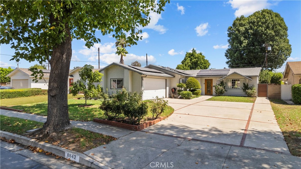 8842 Sophia Property Photo 2