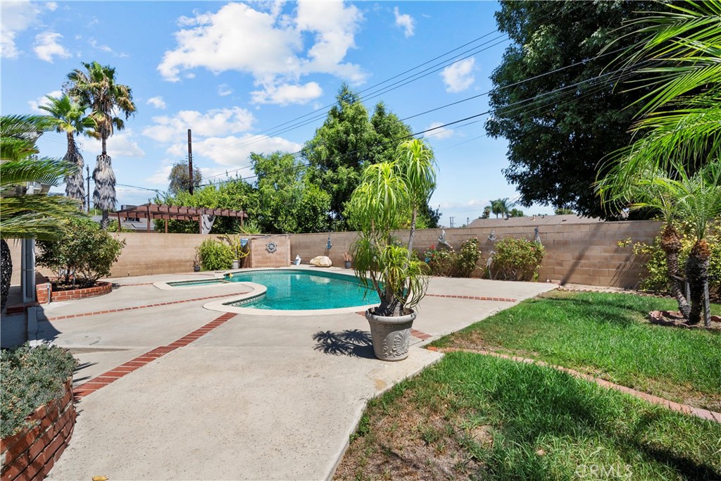 8842 Sophia Property Photo 41
