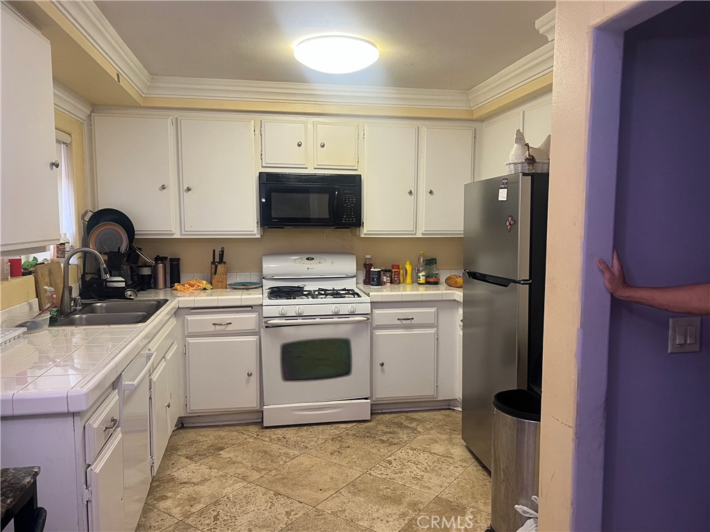 13540 Hubbard Street 39 Property Photo 3