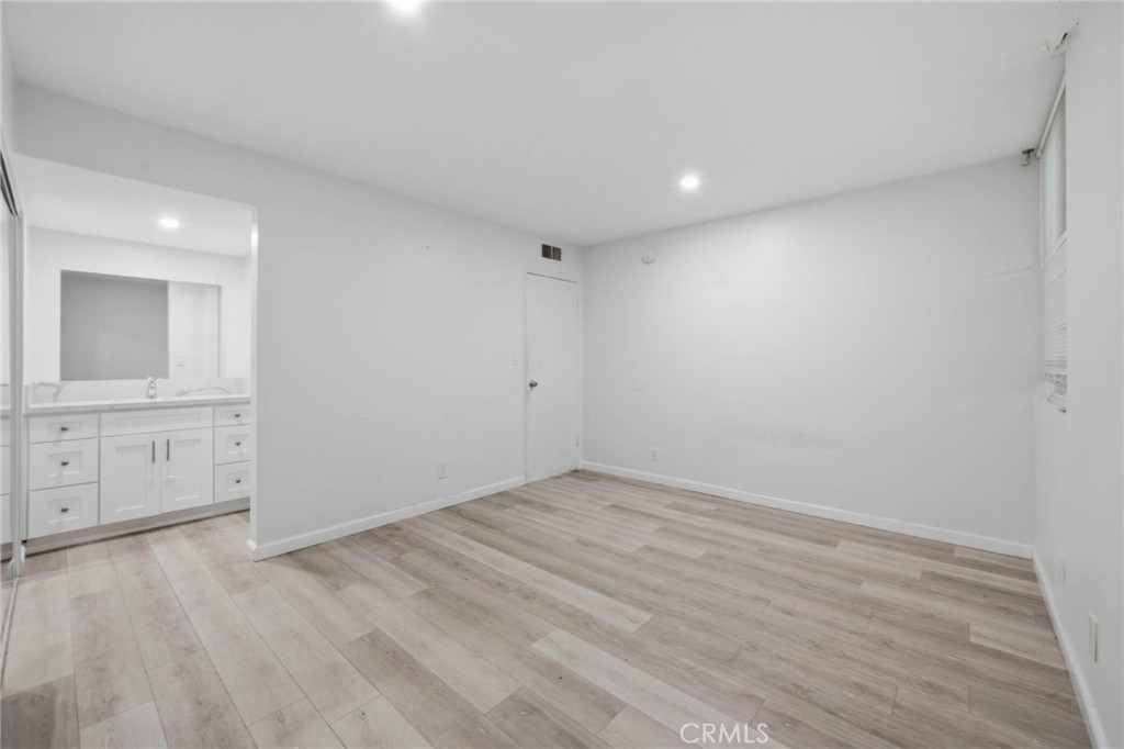 18620 Hatteras Street 206 Property Photo 8