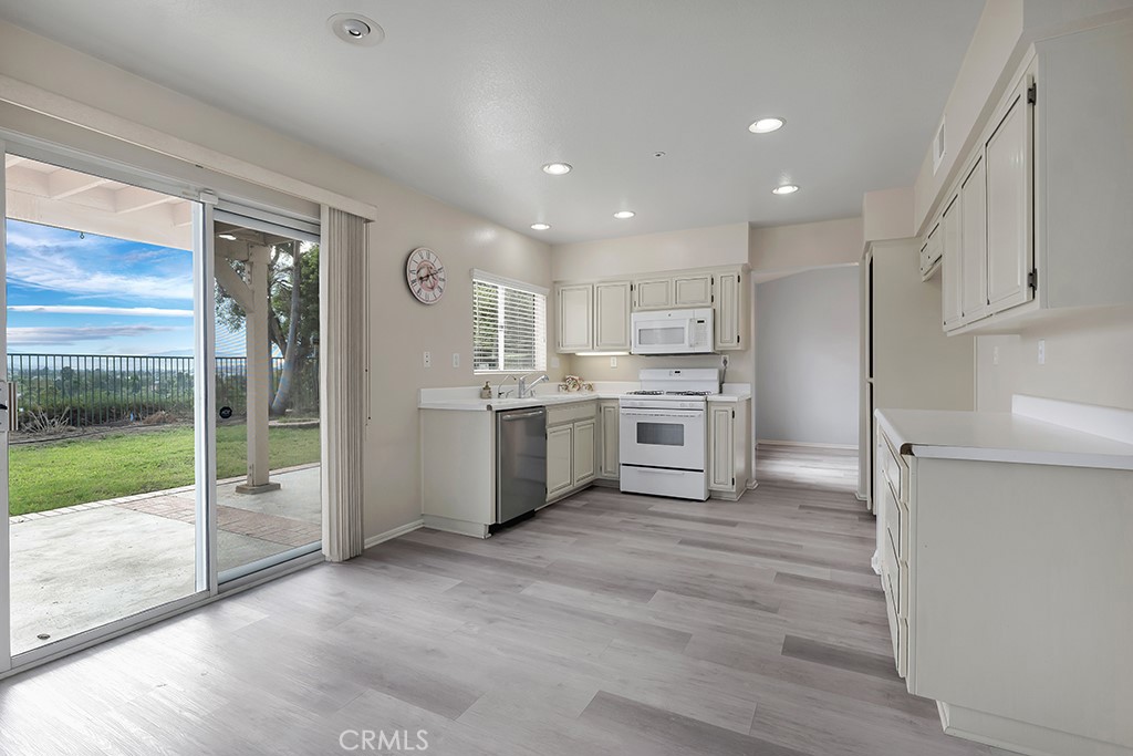 11954 Edgecliff Avenue Property Photo 18