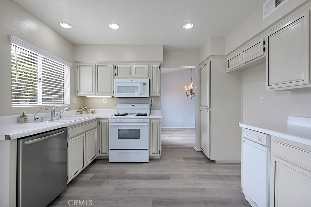 11954 Edgecliff Avenue Property Photo 19