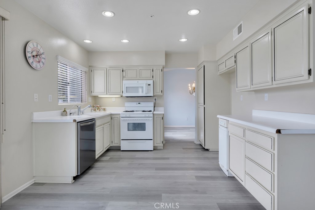 11954 Edgecliff Avenue Property Photo 20